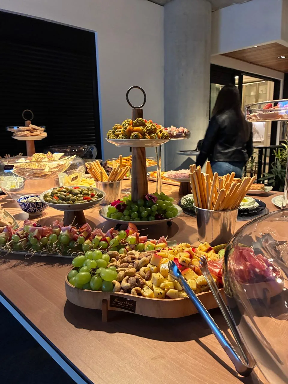 Canapés servidos em evento atendido pelo ateliê